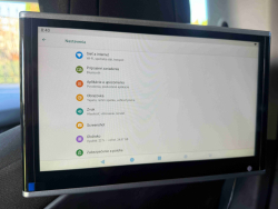 Android LCD monitor do auta na hlavov� opierku