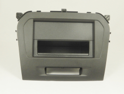 Original plastovy r�m radia  na Suzuki Vitara